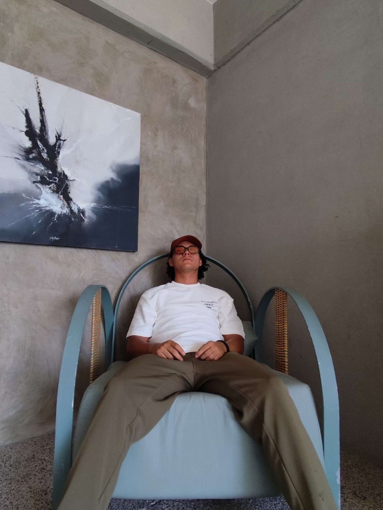 JOZABAD en un momento de pausa y reflexión