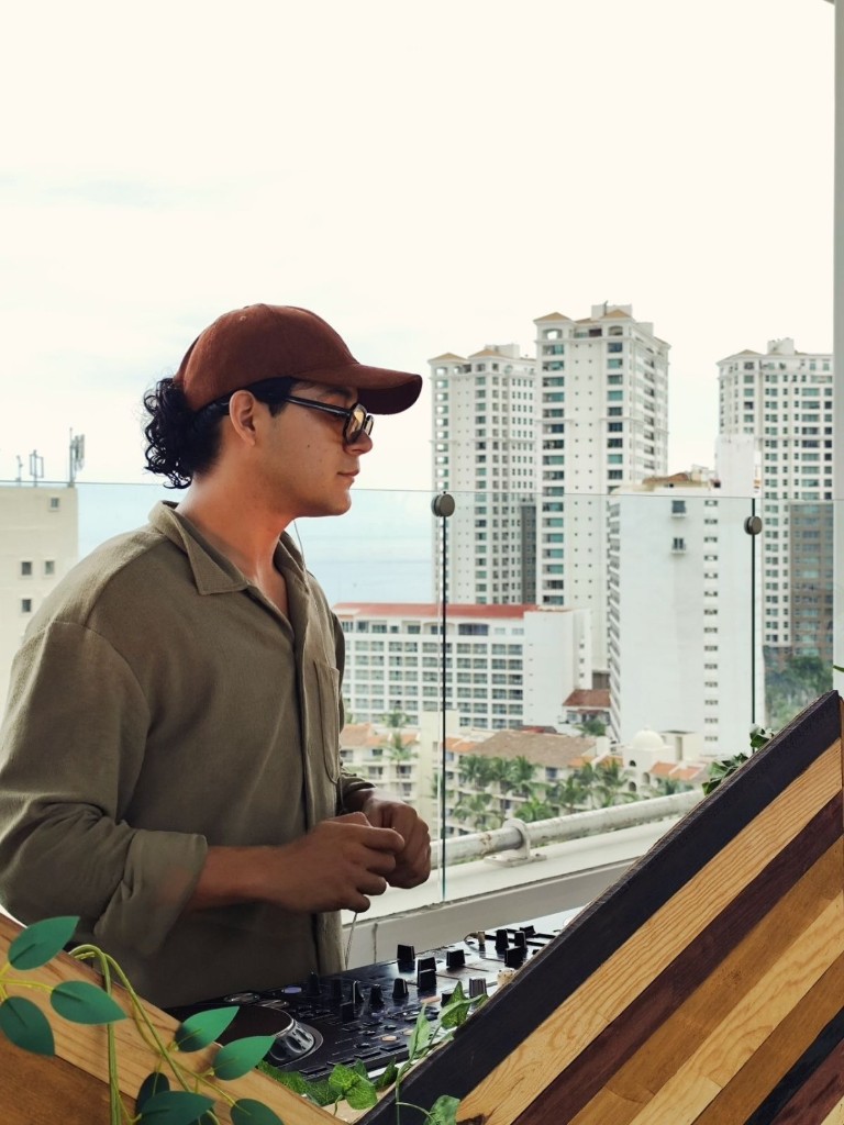 JOZABAD en sesión Melodic House en Hotel Mio, Puerto Vallarta